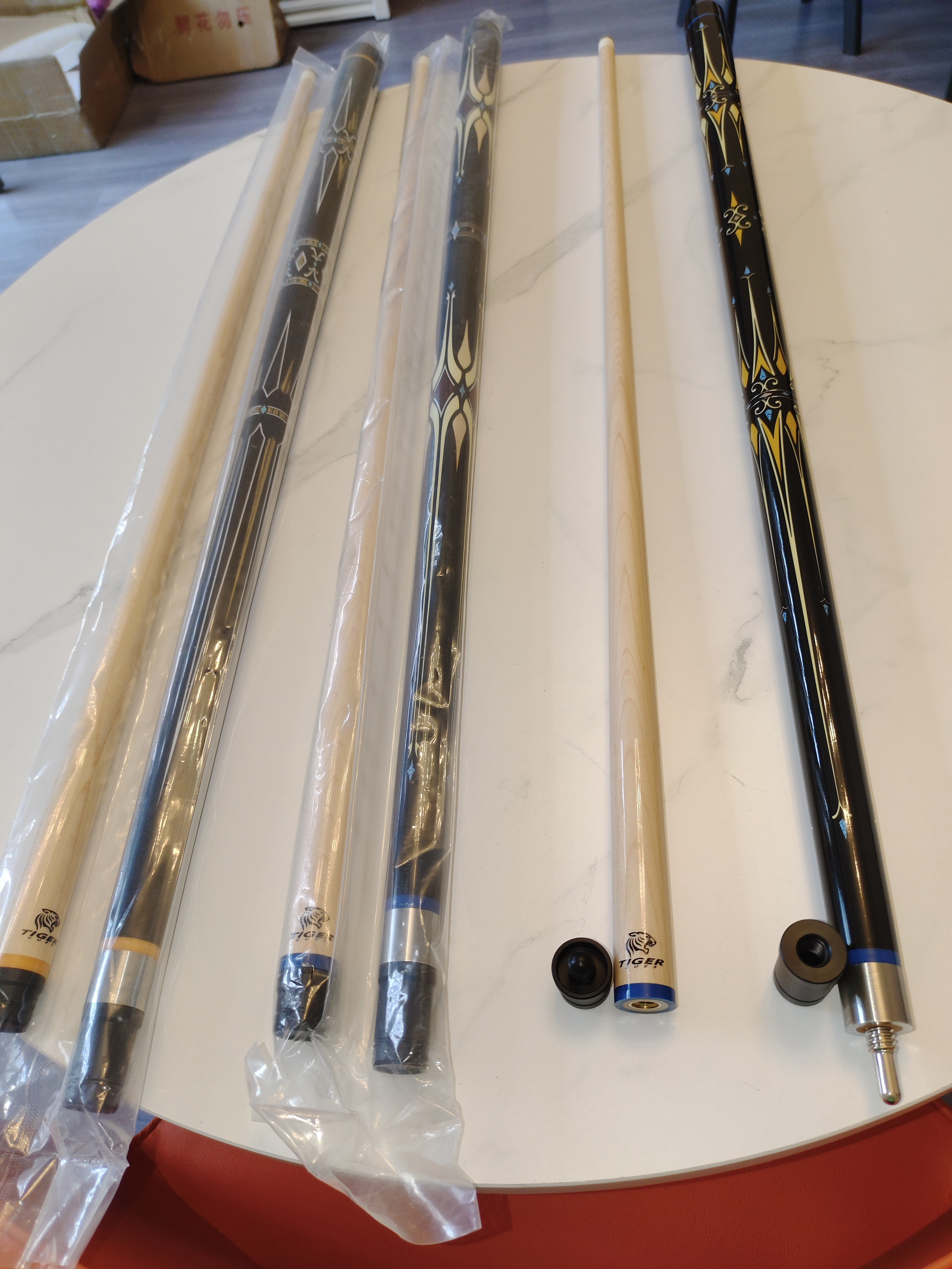 TQG-02Handmade Pool Cue Stick Made China Unilock Shaft Tip Easy to Repair Stainless Steel Joint Carbon Maple Butt Sleeve Snooker
