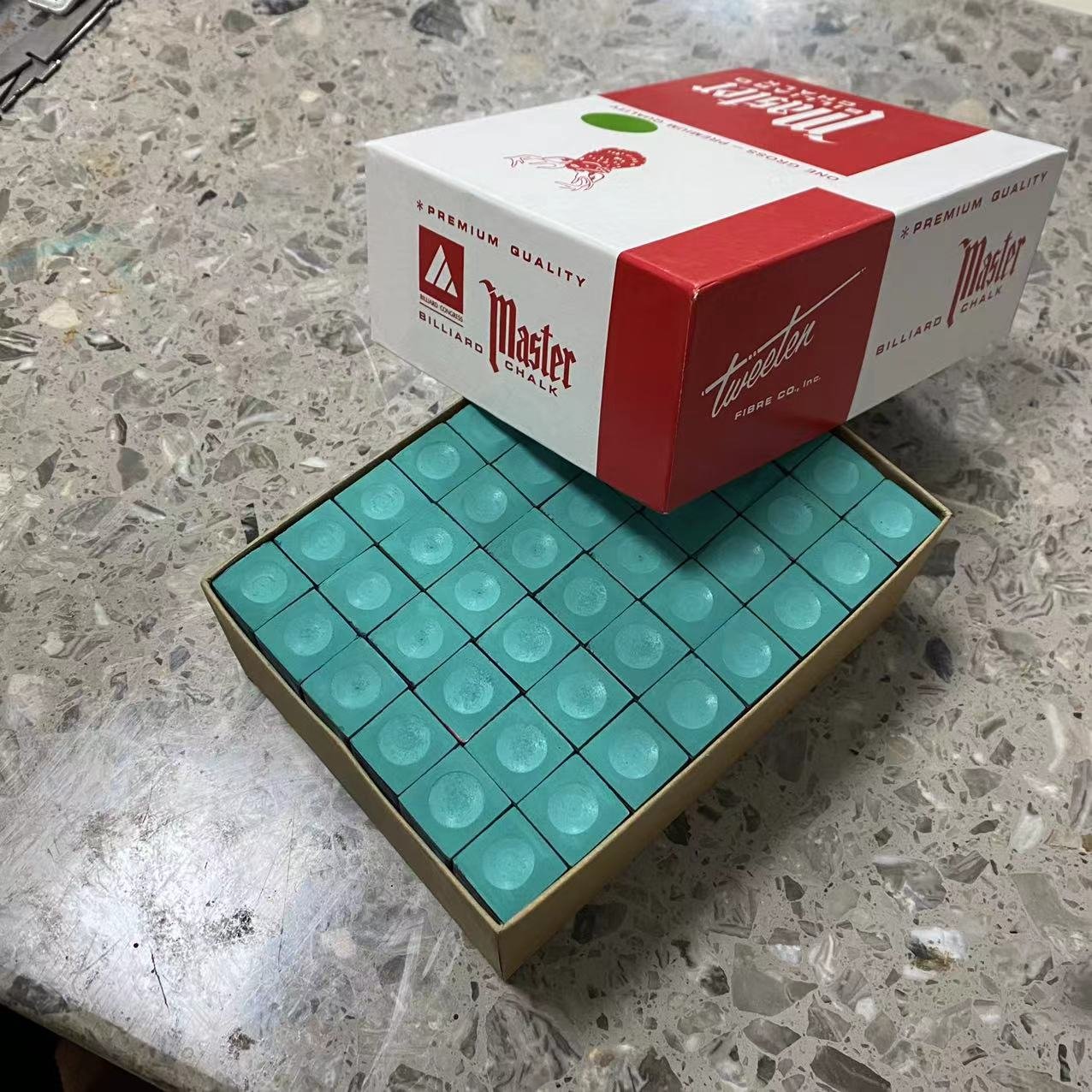 Factory Wholesale 144 12 A Box Of Blue Green Billiard Cue Chalk