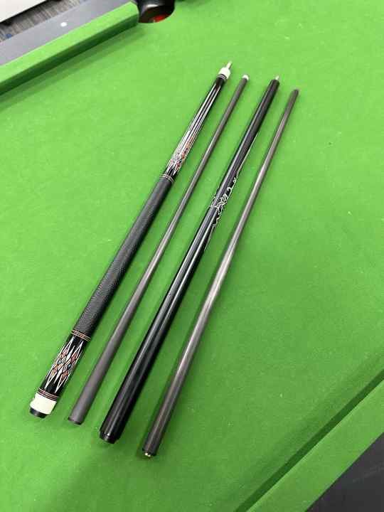 New&Hot sell professional PRO shaft lower deflection raphite pool full carbon fiber billiard cue