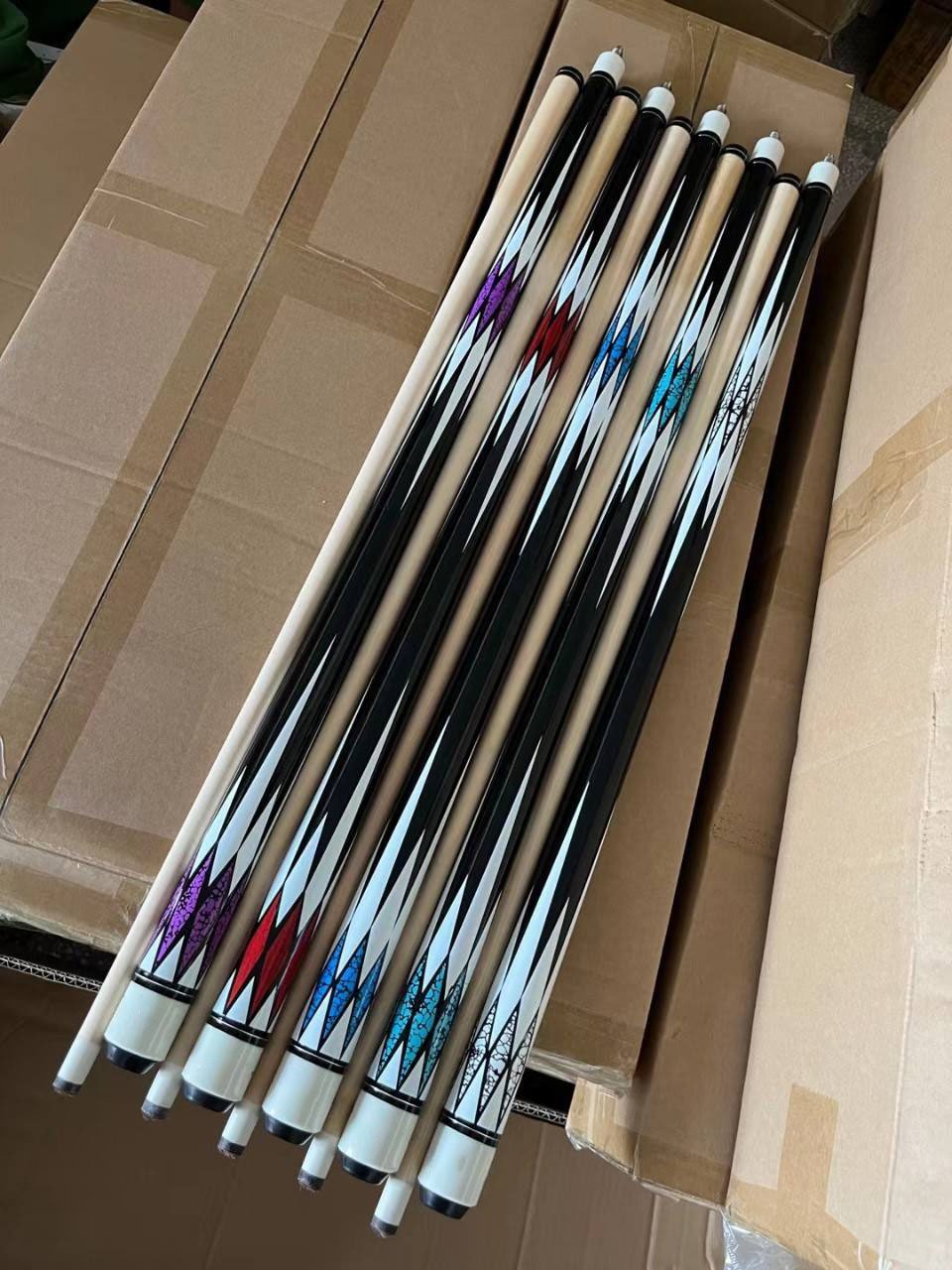 Customized 57 Inch 1/2 Split Jump Break Jointed Pool Cue Stick 2 Piece Maple Billiard Cues with 13mm Tip