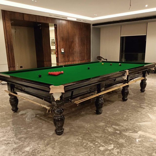 2022 Luxury Commercial Gym Equipment Wood Billiard Pool Tables for Leisure and Entertainment Snooker Table with Slate Cushion