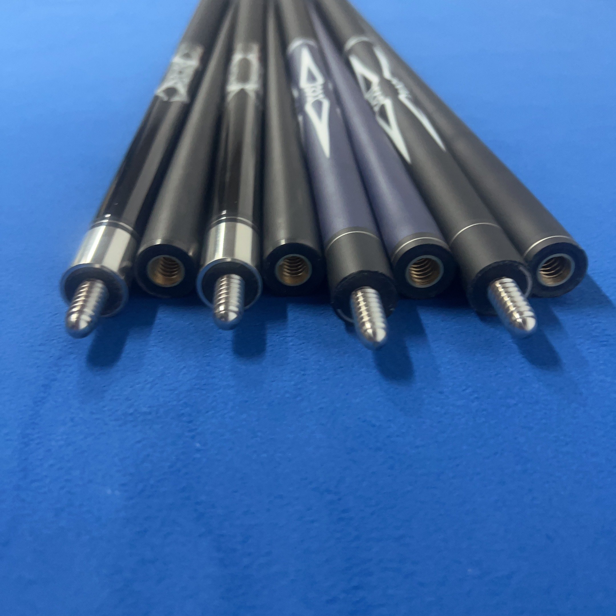 Hot Sell High Quality Pool Snooker & Billiard Cues Carbon fiber 1/2 Joint Handmade Snooker Billiard Pool Cue