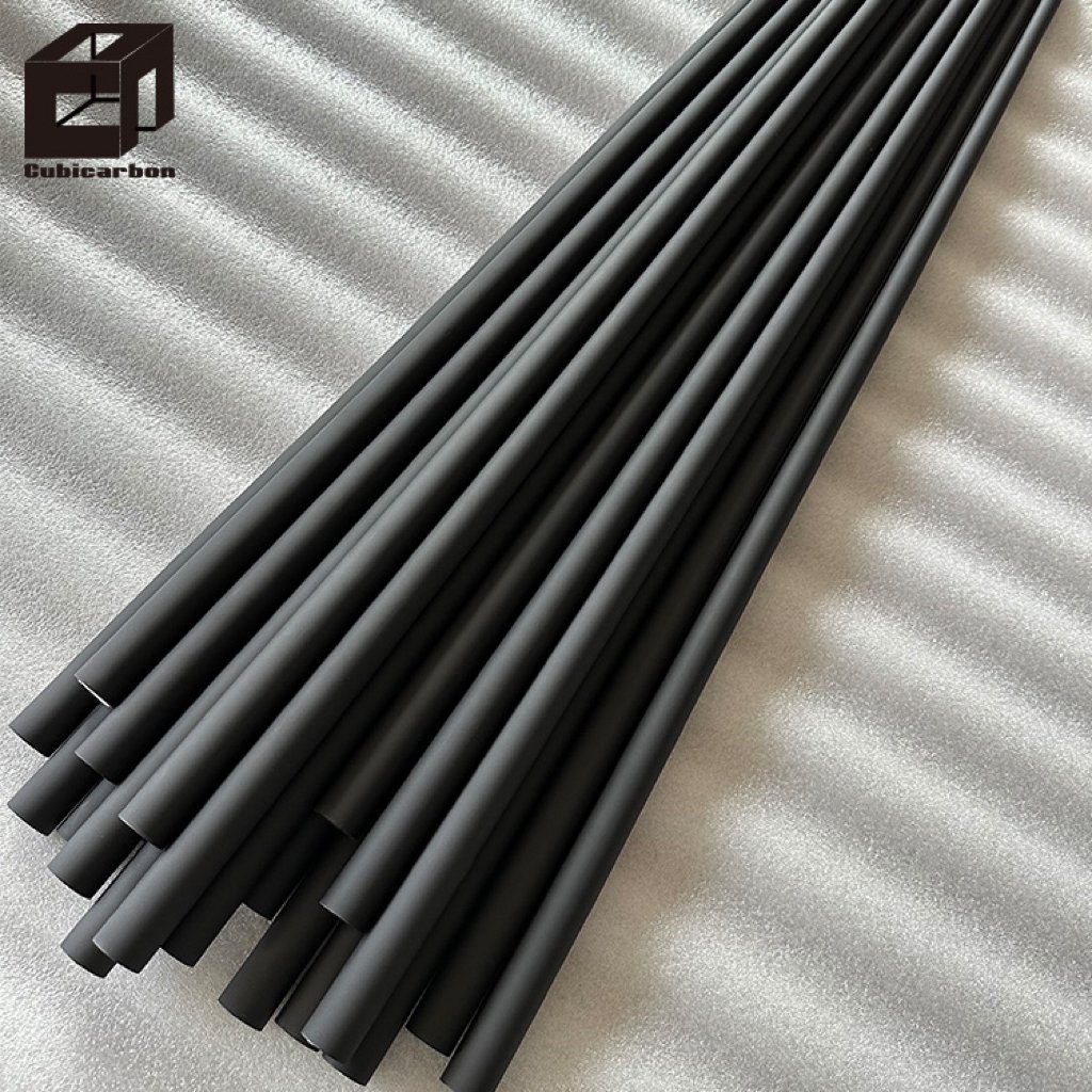 fHigh quality lightweight 12.4 custom length carbon fiber pool cue foam filled billiard stick black and white