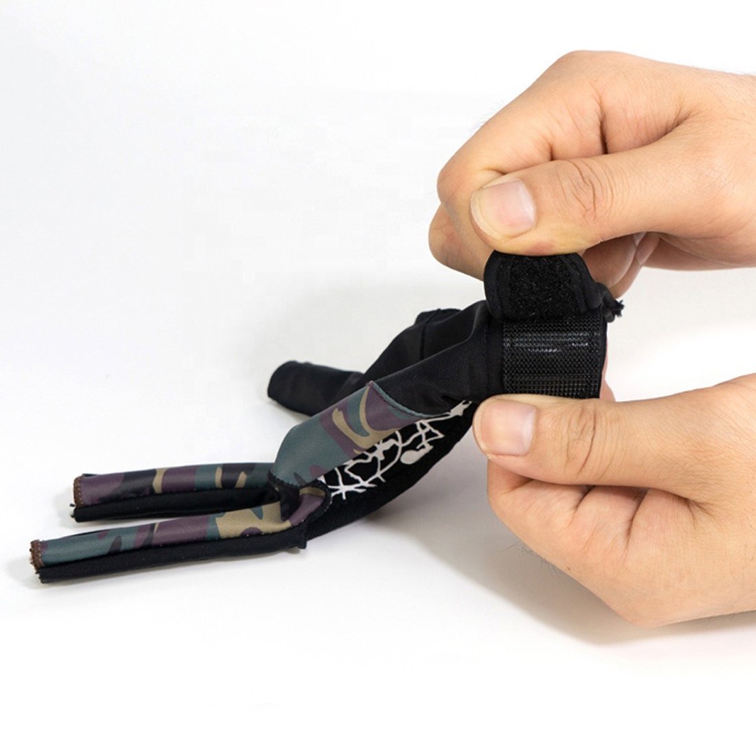 High Quality Customized Breathable Non-Slip 3 Finger Billiard Gloves Resistant Billiard Snooker Gloves At Reasonable Prices