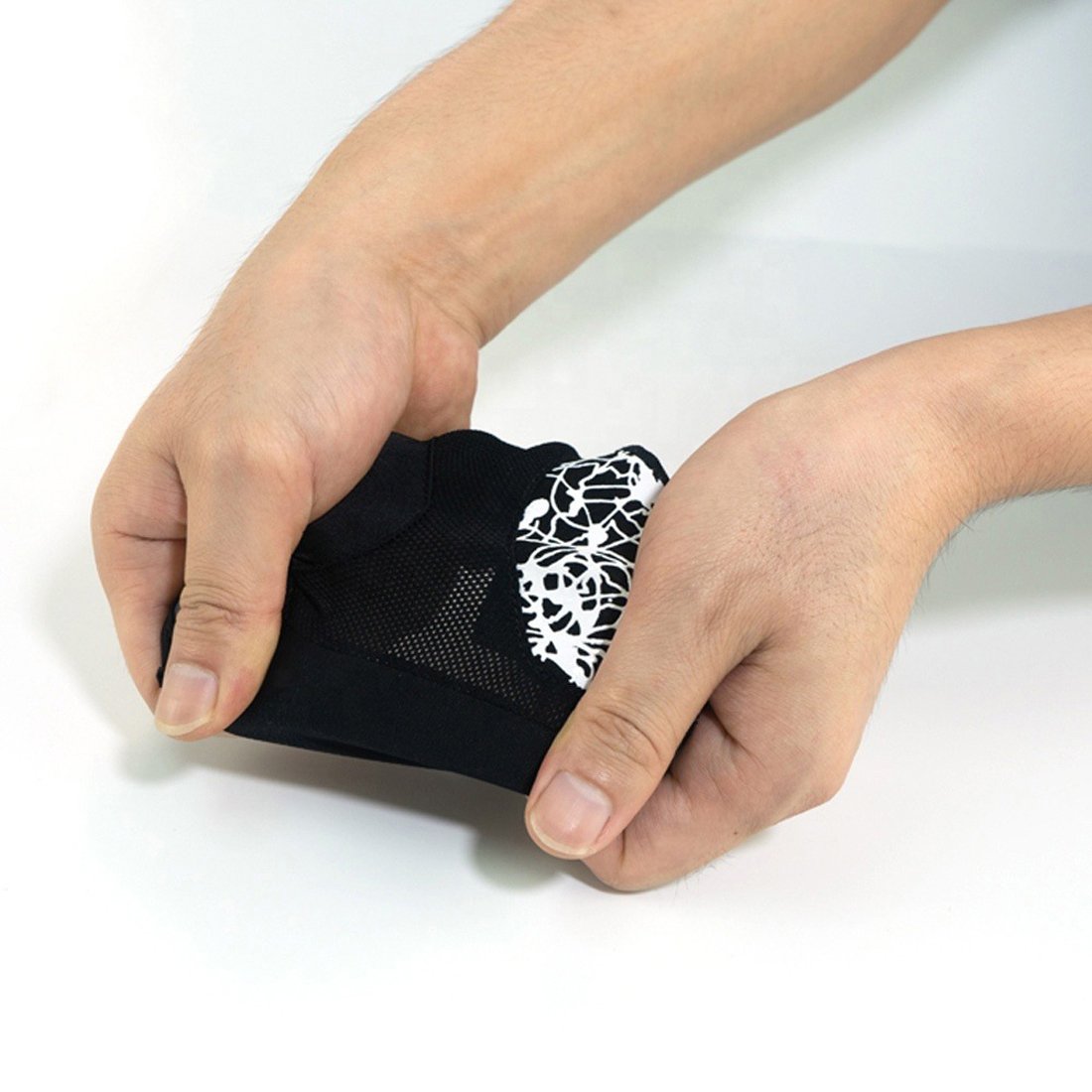High Quality Customized Breathable Non-Slip 3 Finger Billiard Gloves Resistant Billiard Snooker Gloves At Reasonable Prices