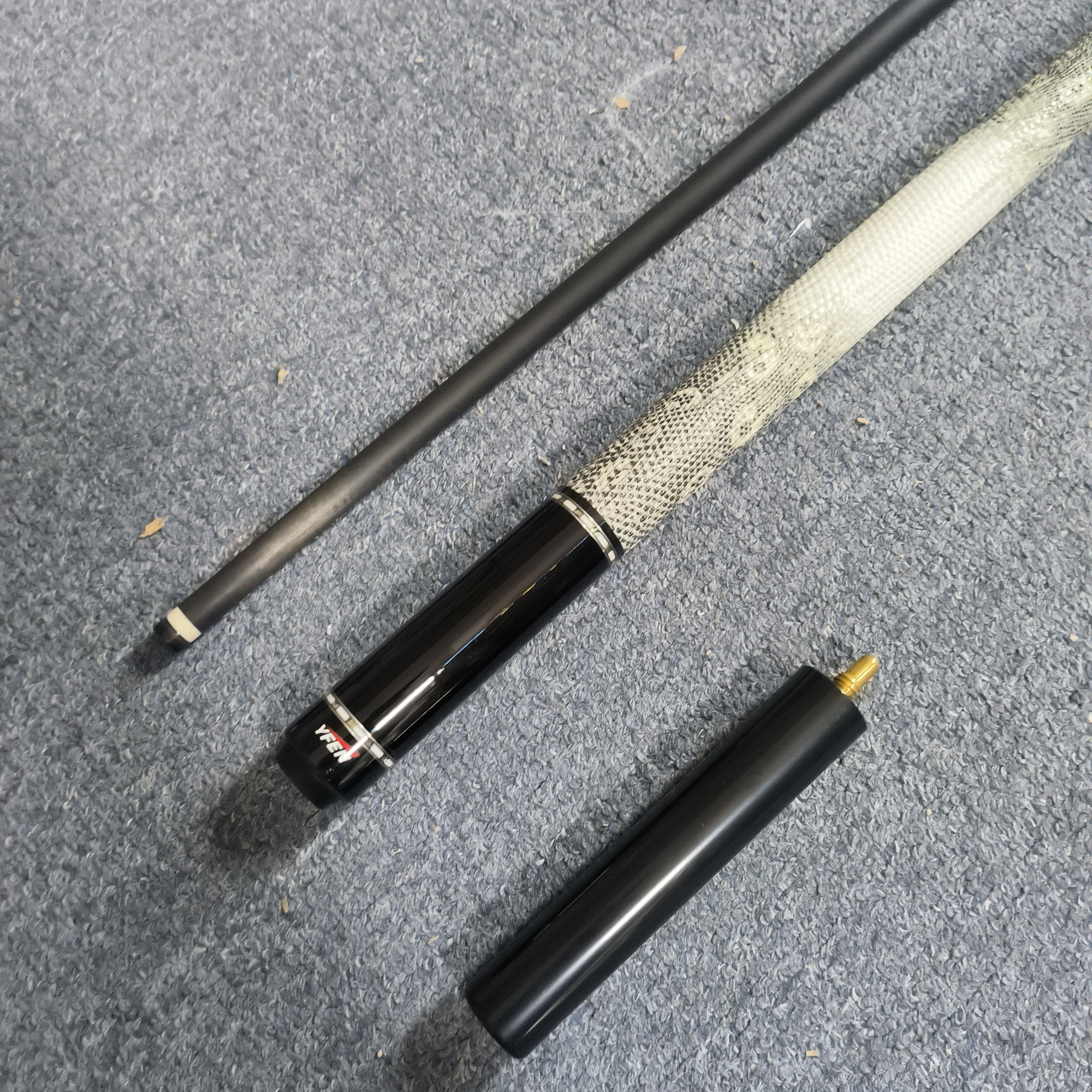 xikuno Real Carbon Fiber Yfen Billiard Carbon Pool Cue 12.5mm Tip with Leather Grip and Extension