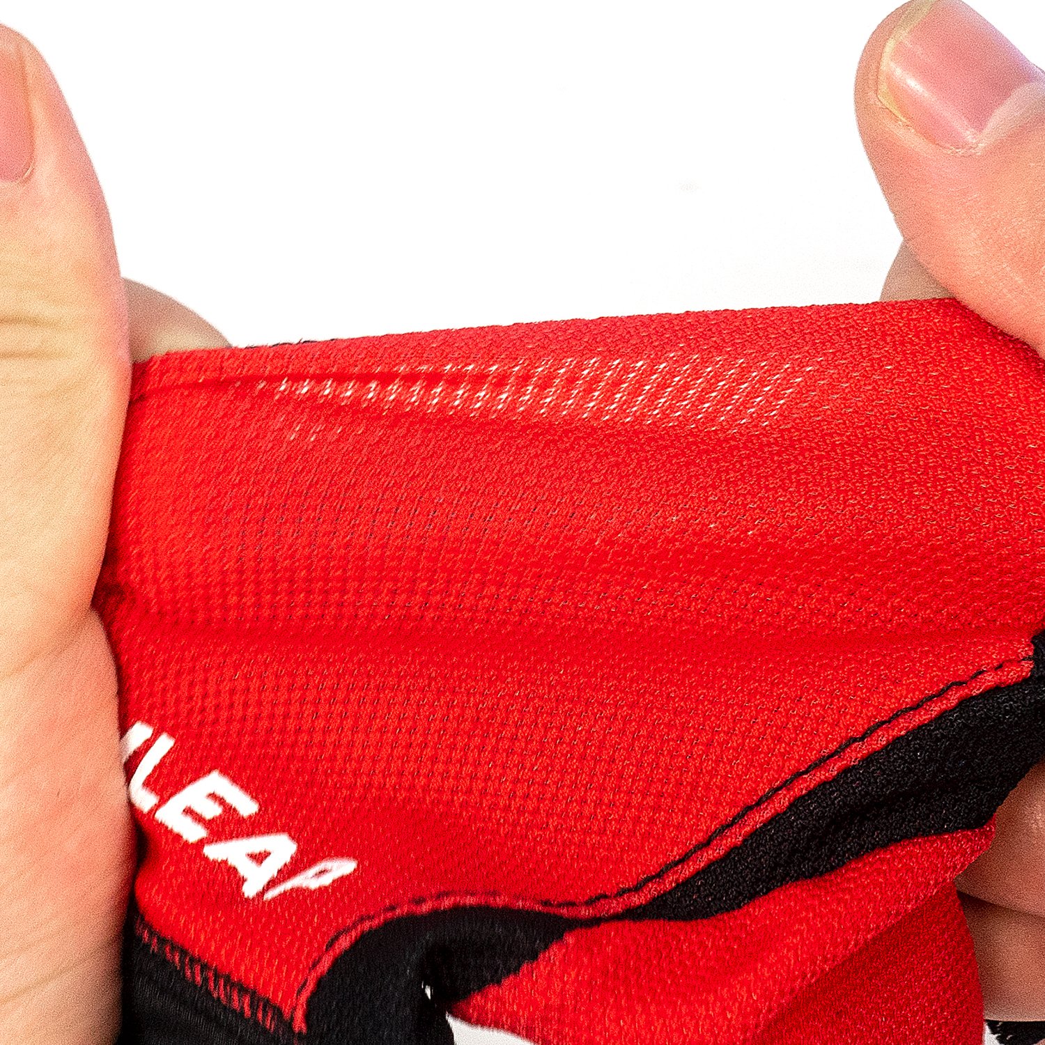 Men's anti-slip wrinkle resistant classical snooker cue gloves billiards gloves 3 finger open finger tip