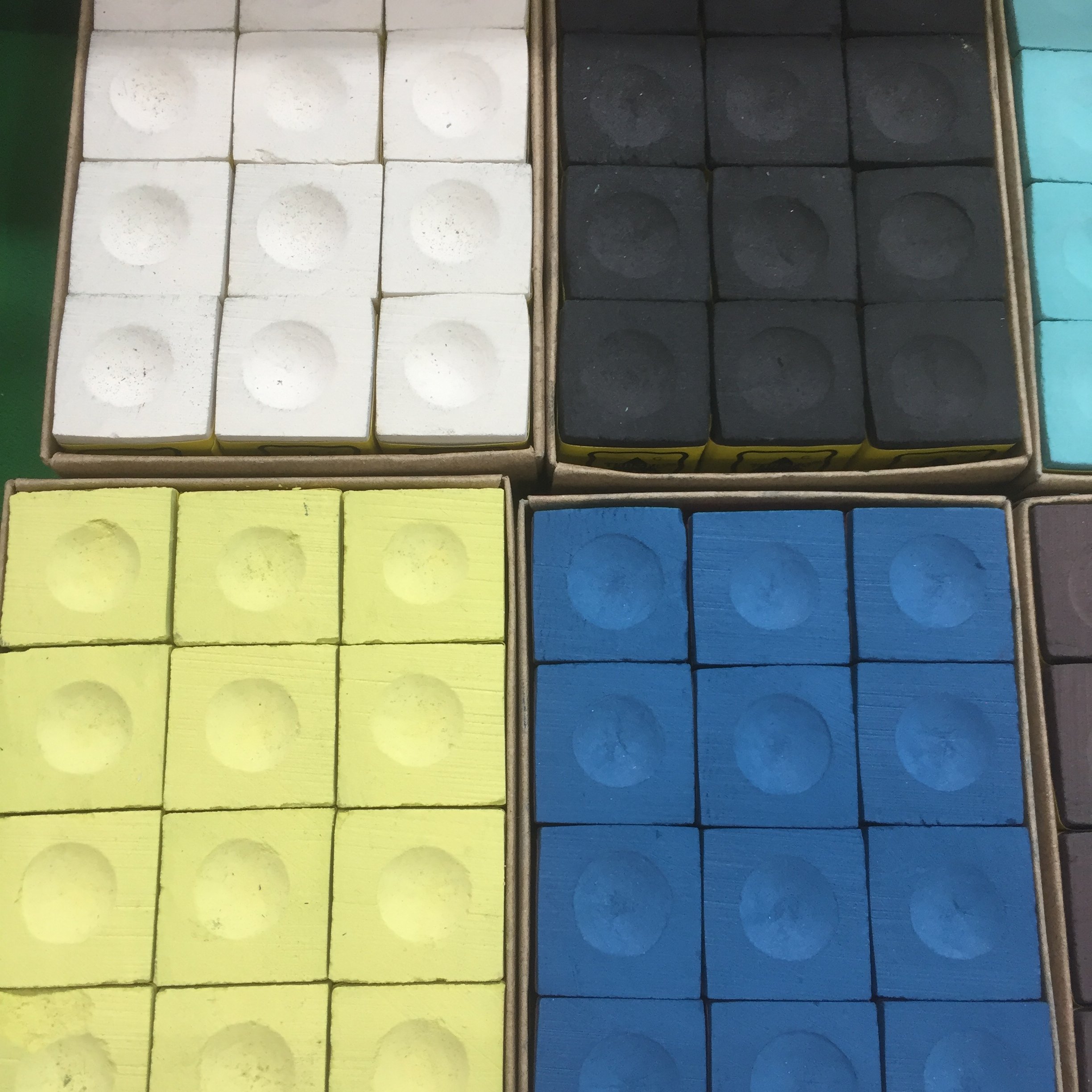 Factory wholesale customizable premium Billiard Snooker Pool Cue Chalk