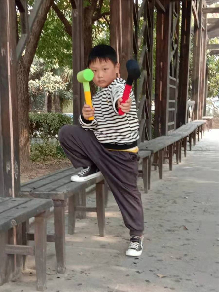 Handmade soft cloth hammer toy does not hurt children's stage performance props knocking on the hammer live broadcast and smash the car short handle hammer