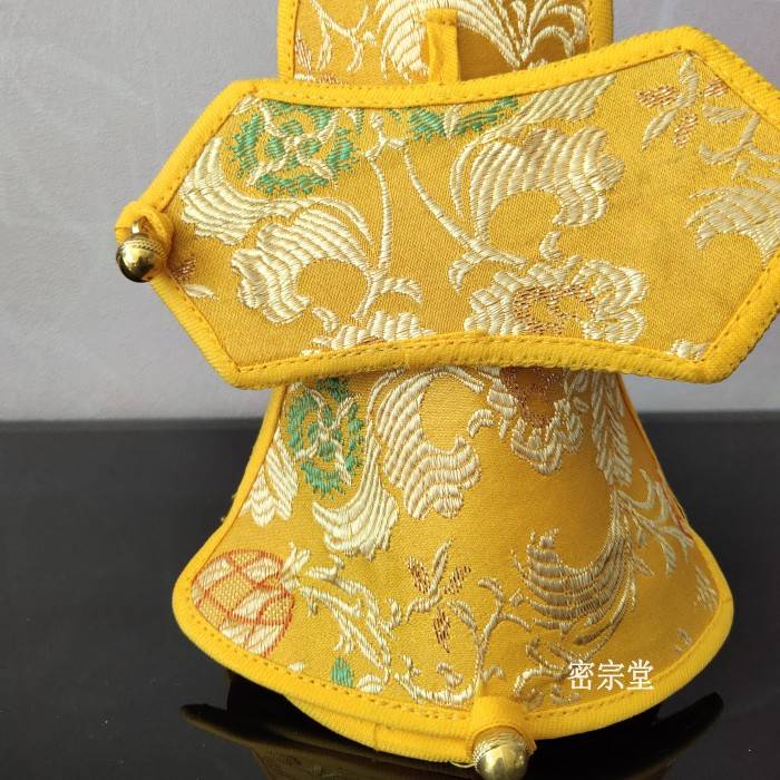 ginger bell-slinger with a charlatan bell bag with a 19-and-three-colored bell
