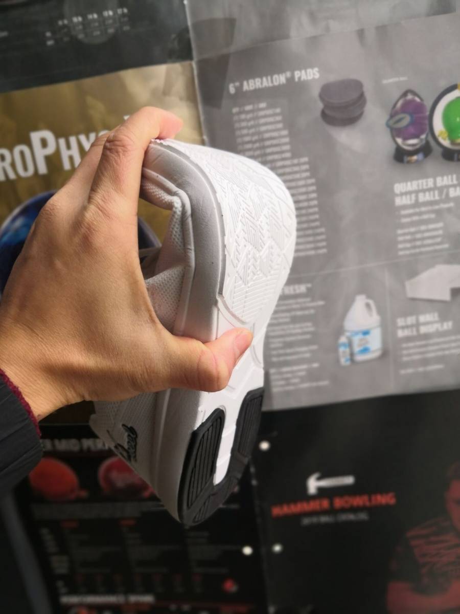 Flying arc bowling supplies, soft undertow professional bowling shoes, white air, soft and comfortable feet