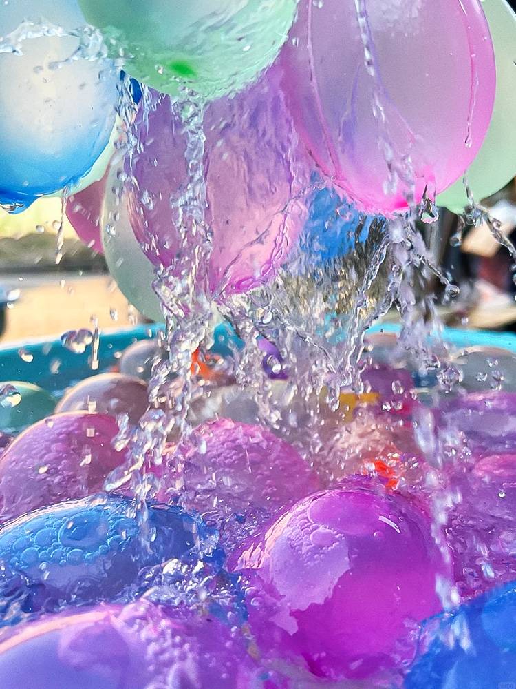 Automatic sealing of water balloon quickly injected water, water balloon, gas ball irrigation ball, summer playing water pinthon outdoor Douyin same model