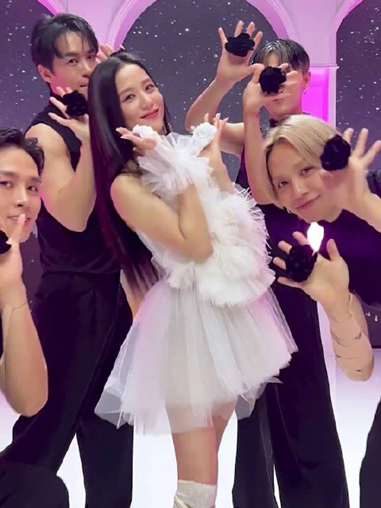 Flower Hand Flower Jinzhi Show the same dance, wrist prop, finger flower ring flower rings jisoo ring flowers