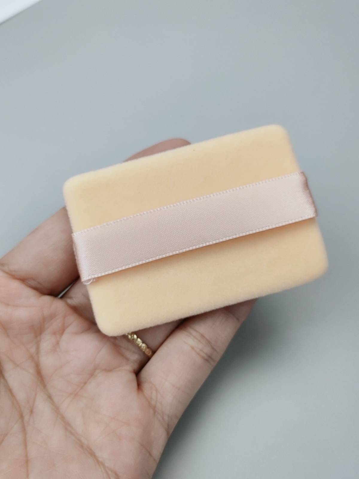Na*s banana powder kik0 powder puff CT fluffy large white cake fixed cubic square implanted velvet ultra -thin dry powder