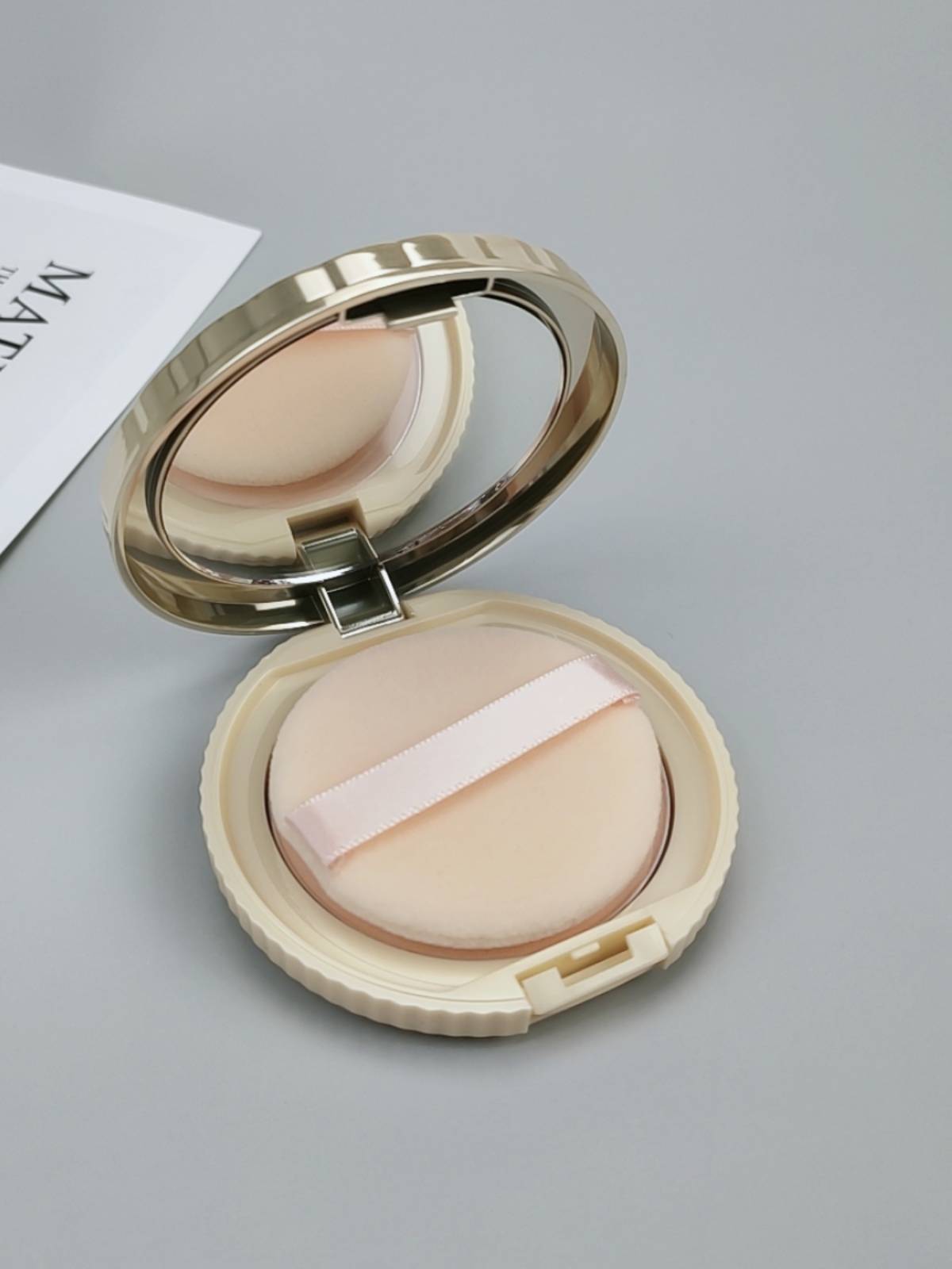Na*s banana powder kik0 powder puff CT fluffy large white cake fixed cubic square implanted velvet ultra -thin dry powder