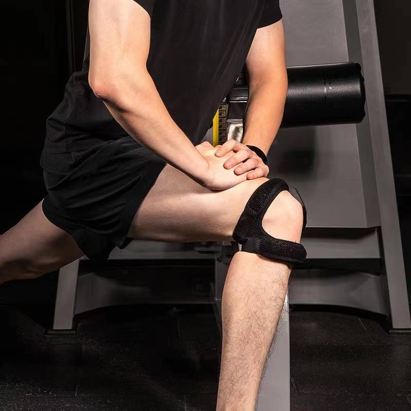 The jumper's tiara male runs the knee for knee protection