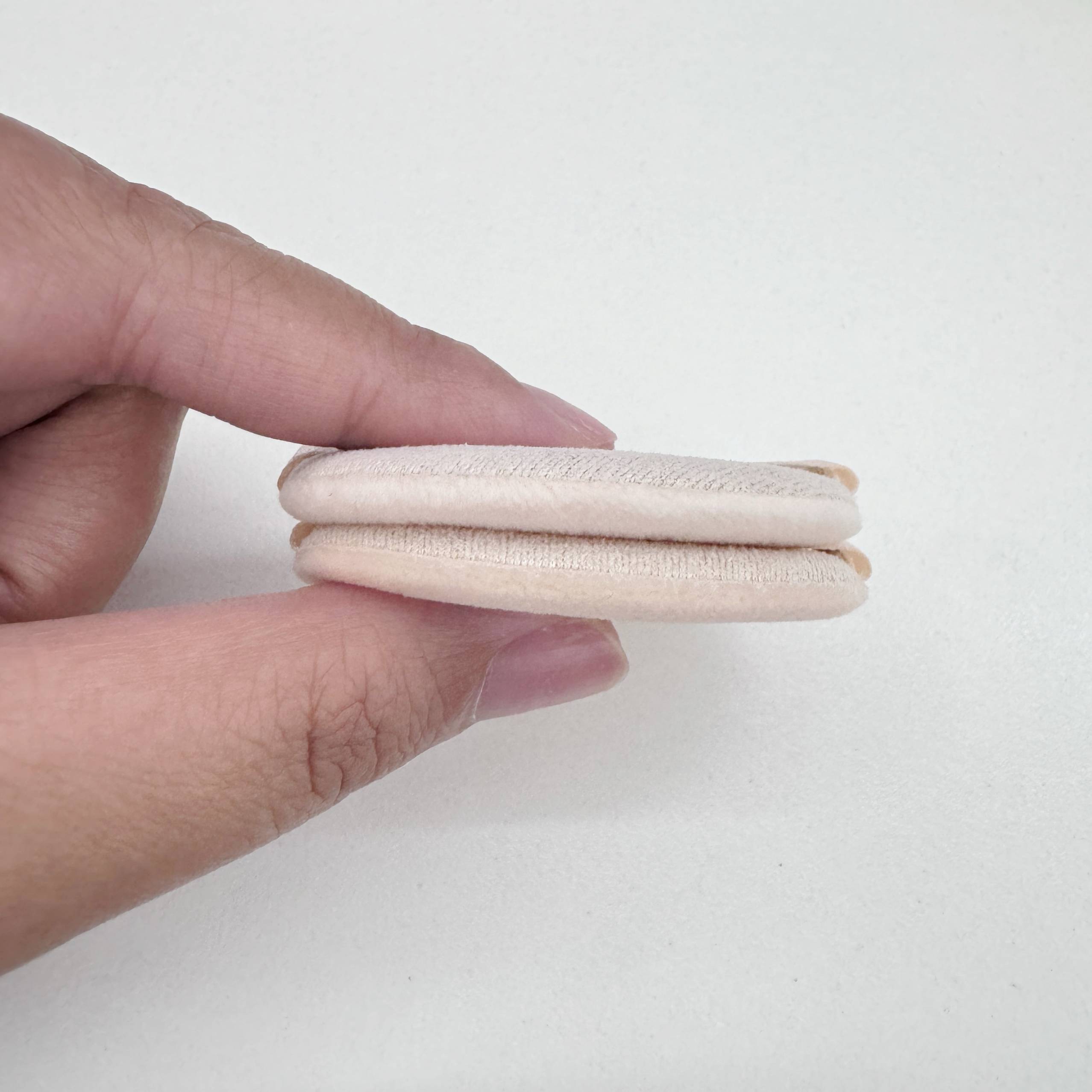 GUCCI places the power make ultra-tin Gucci so g soft sixed makeup round close puff