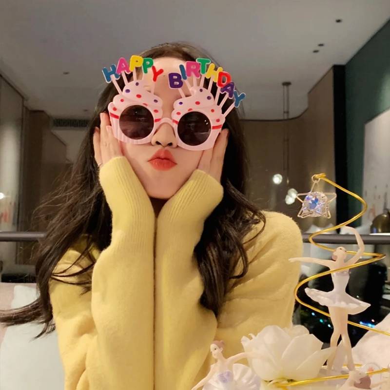 Pink cake glasses