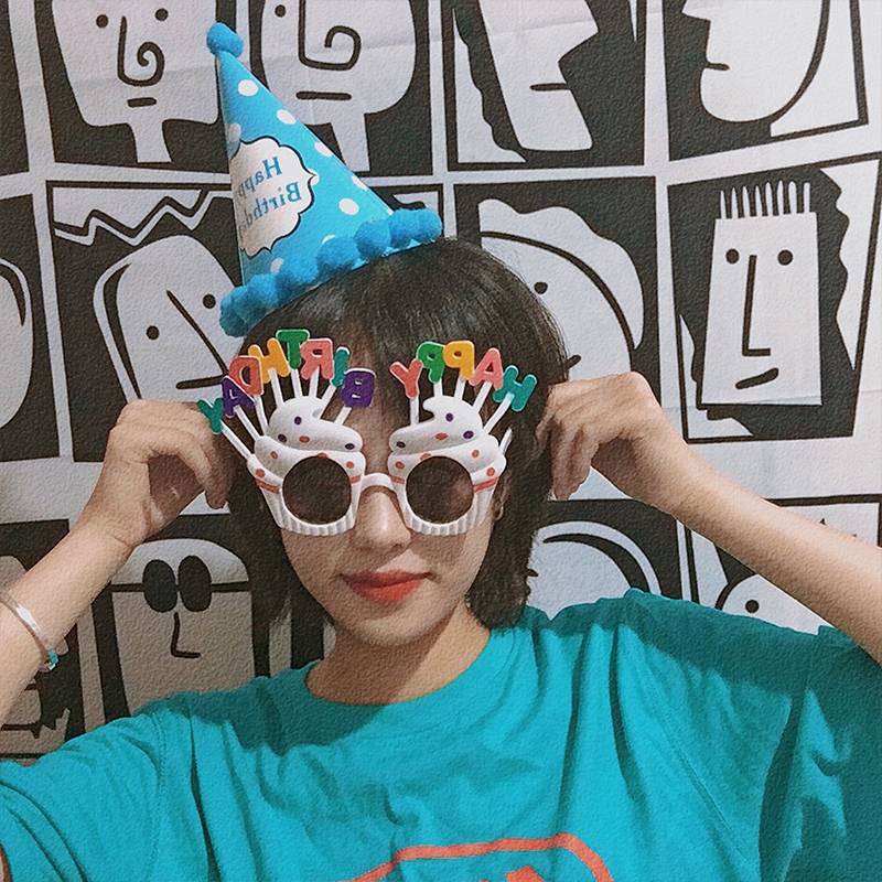 White cake glasses