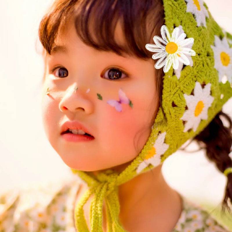 Green Daisy Triangle Scarf