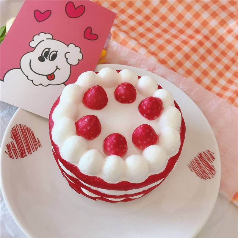 Red Strawberry Cake (11cm in diameter)