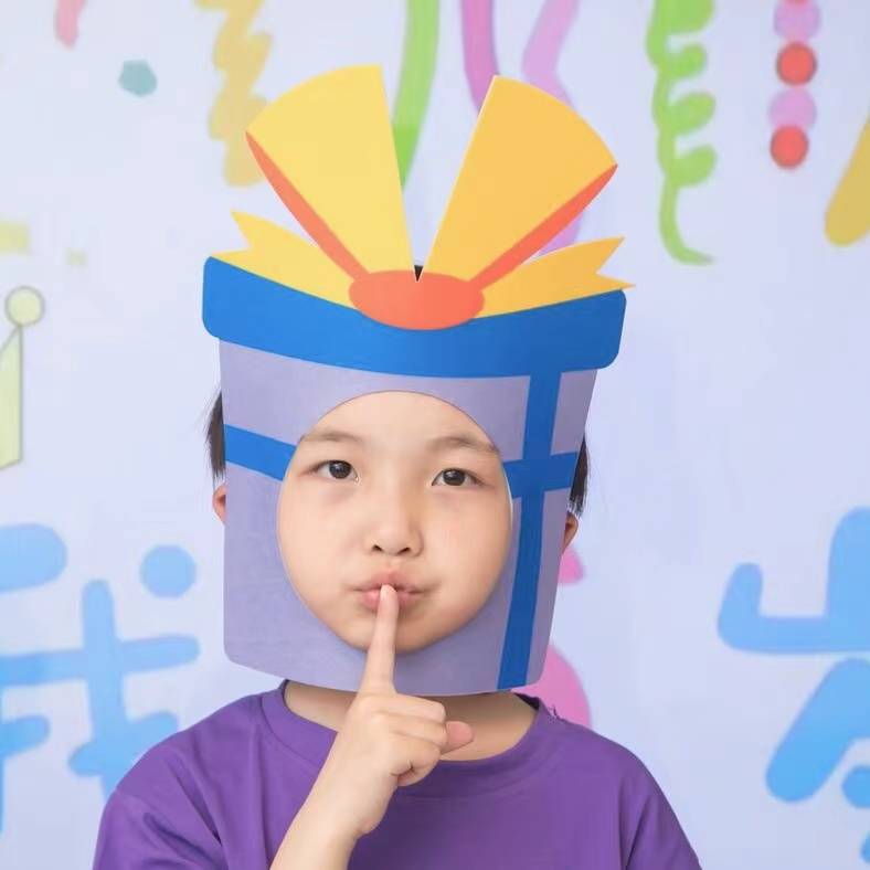 Children's blue gift model