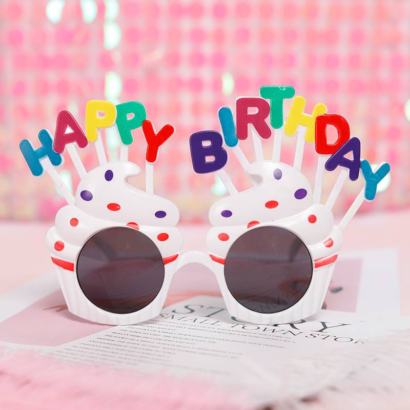 White cake glasses