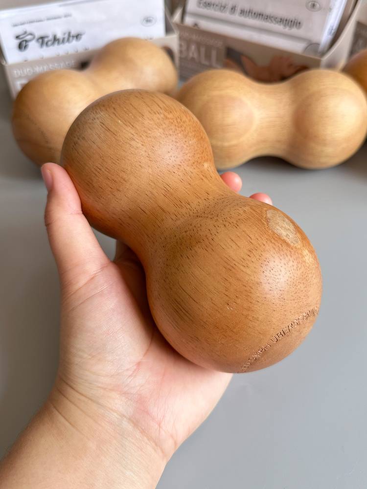 Exit the original single MassageBall pure wood peanut ball to relax muscle yoga massage fascia ball
