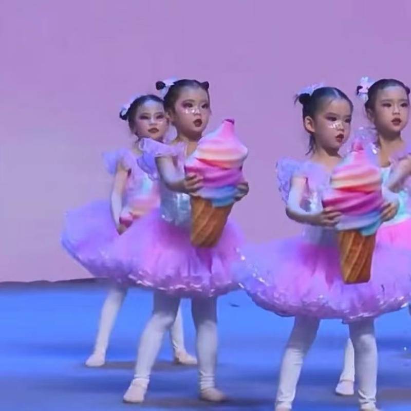 Ice cream dance props Liuyi children's kindergarten sweet little ice cream tastes of the sweet cone dancing performance