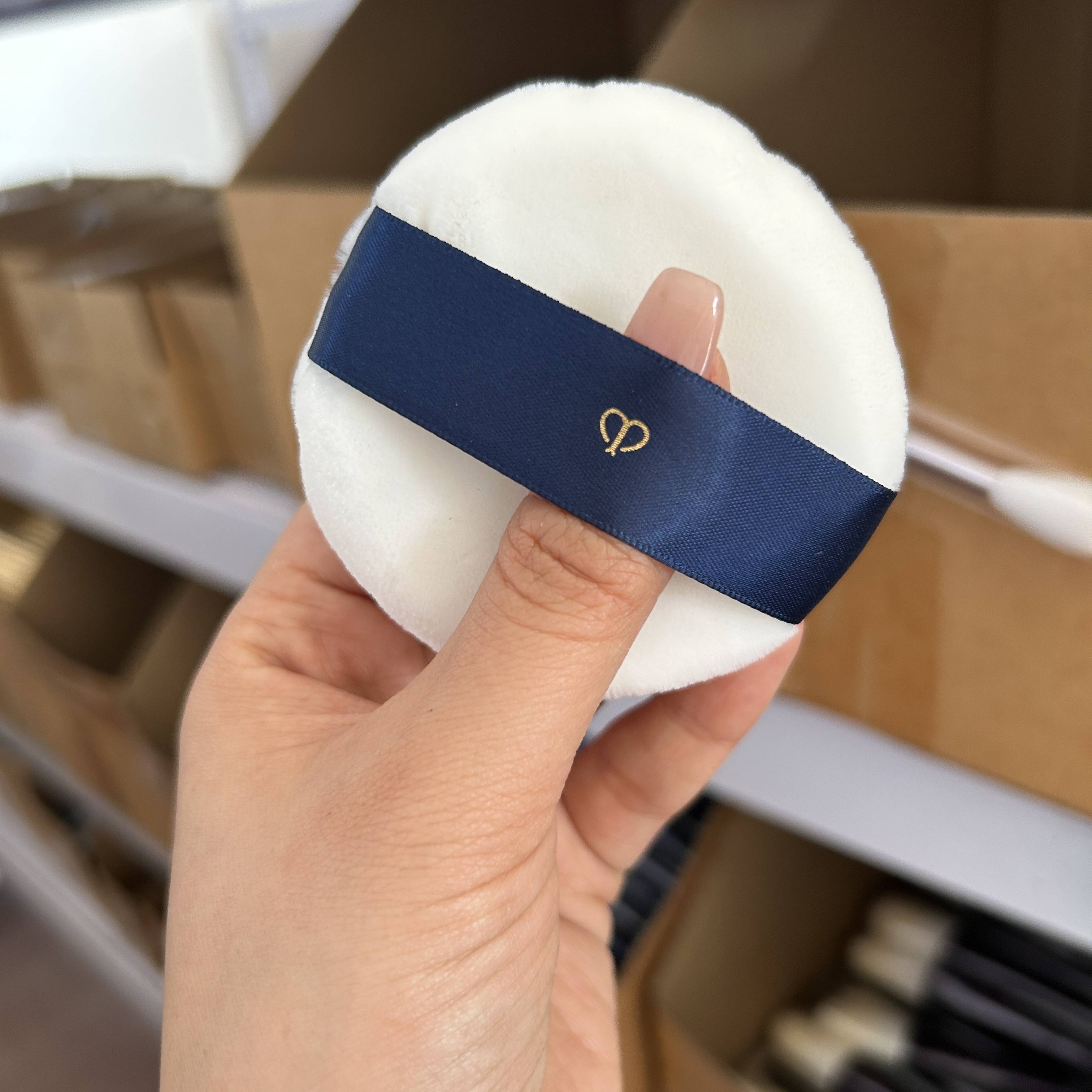DELIVERY BOX! "C" CO-OWNER OF JAPAN'S LONG FLUFFY SUPER-SIZED DRY POWDERED POWDERED POWDERED POWDERED MAKE-UP TOOL