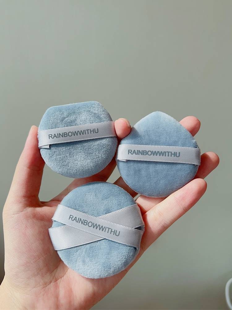 Miss Money. Three slid-and-smug-smug-smoke make-up powder