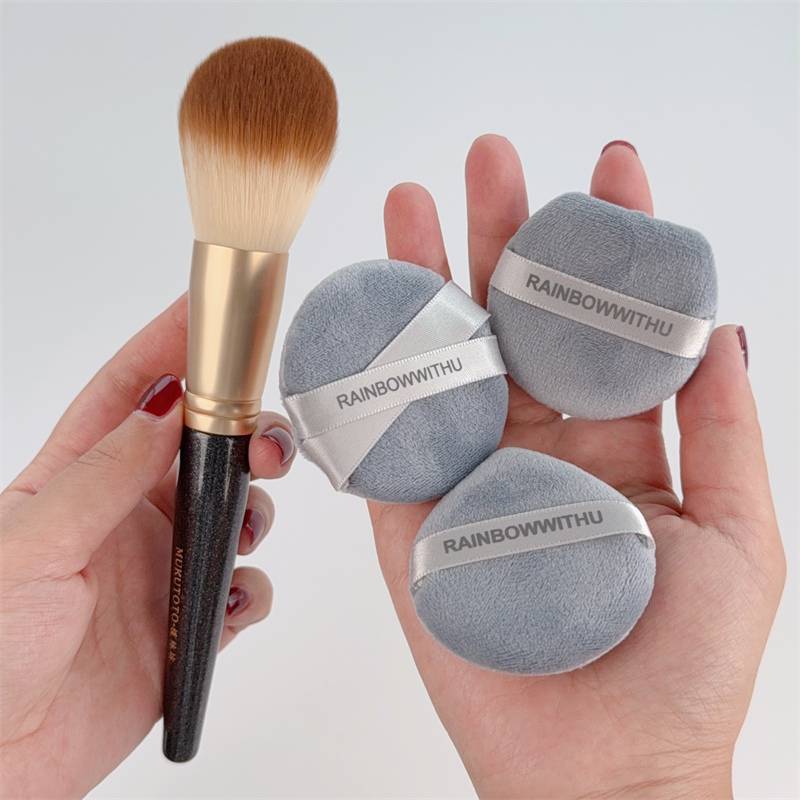 As shown in Figure 3 pieces of puff+giant soft loose paint