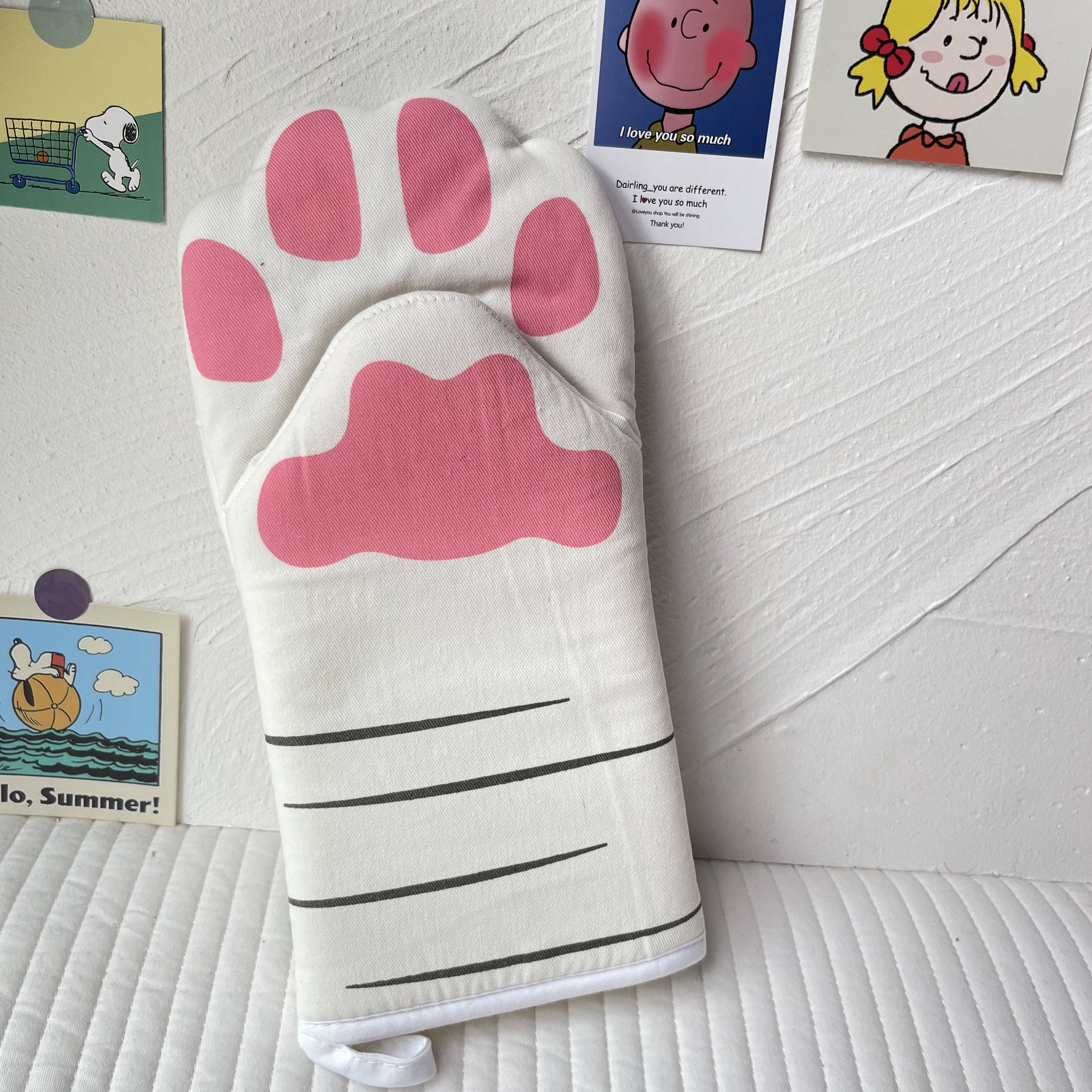 White cat grasping heating gloves (1 installation)