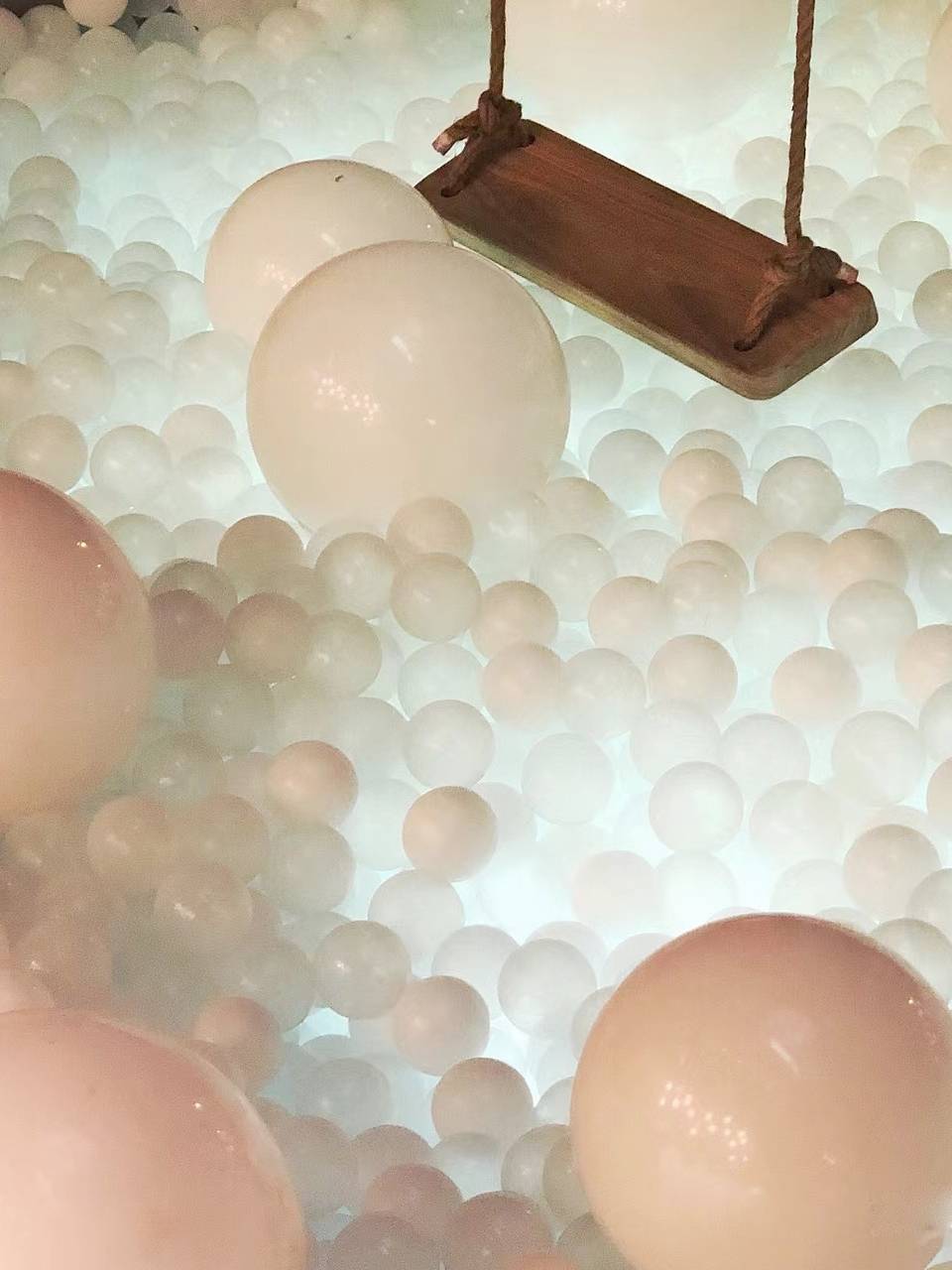 Pure white landscape decorative dance shooting props 25/35/45 Prara bloating slide noodle yoga small inflatable ball