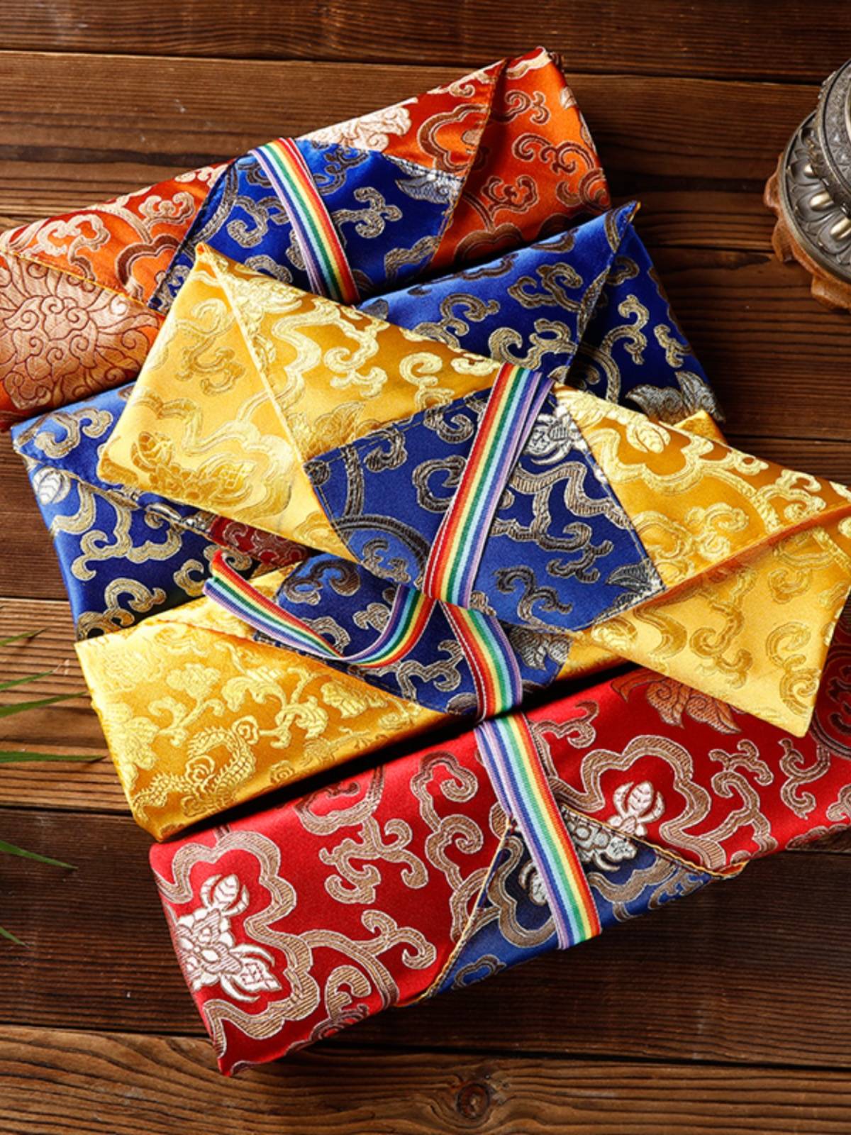 The Bao Jing cloth collection -type scripture covering the scripture and the scriptures of the meridian tablet is like a sheet bag for Manzab cover