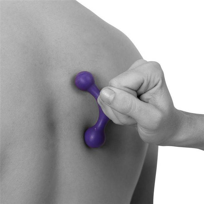 Decacon massager muscles relax the bottom of the foot, and the gym yoga hand holds a band mural ball