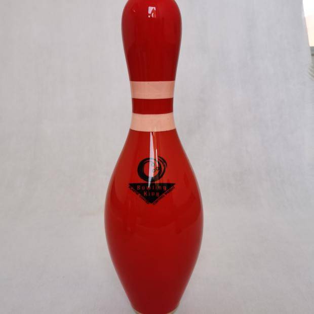1 red bowling bottle