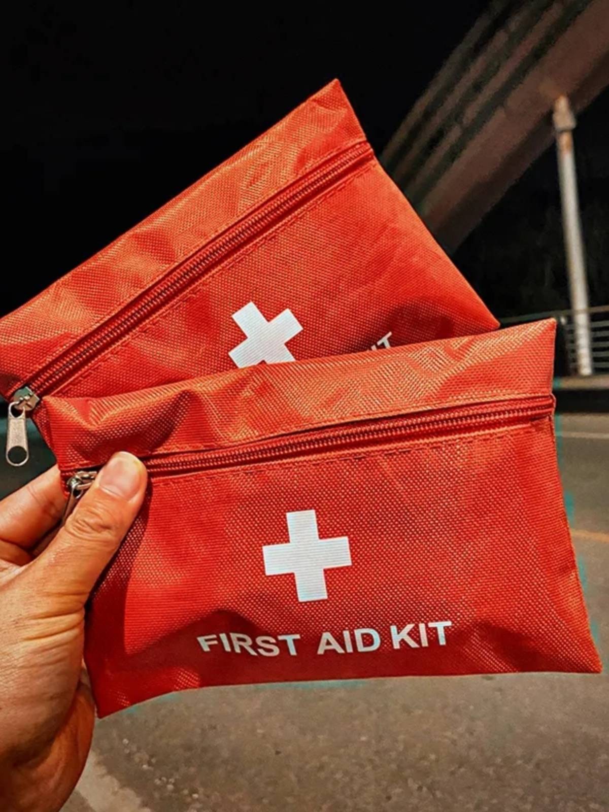 Special offer! Small things!There are 13 sets of sets of convenient outdoor travel travel first aid bags!gift
