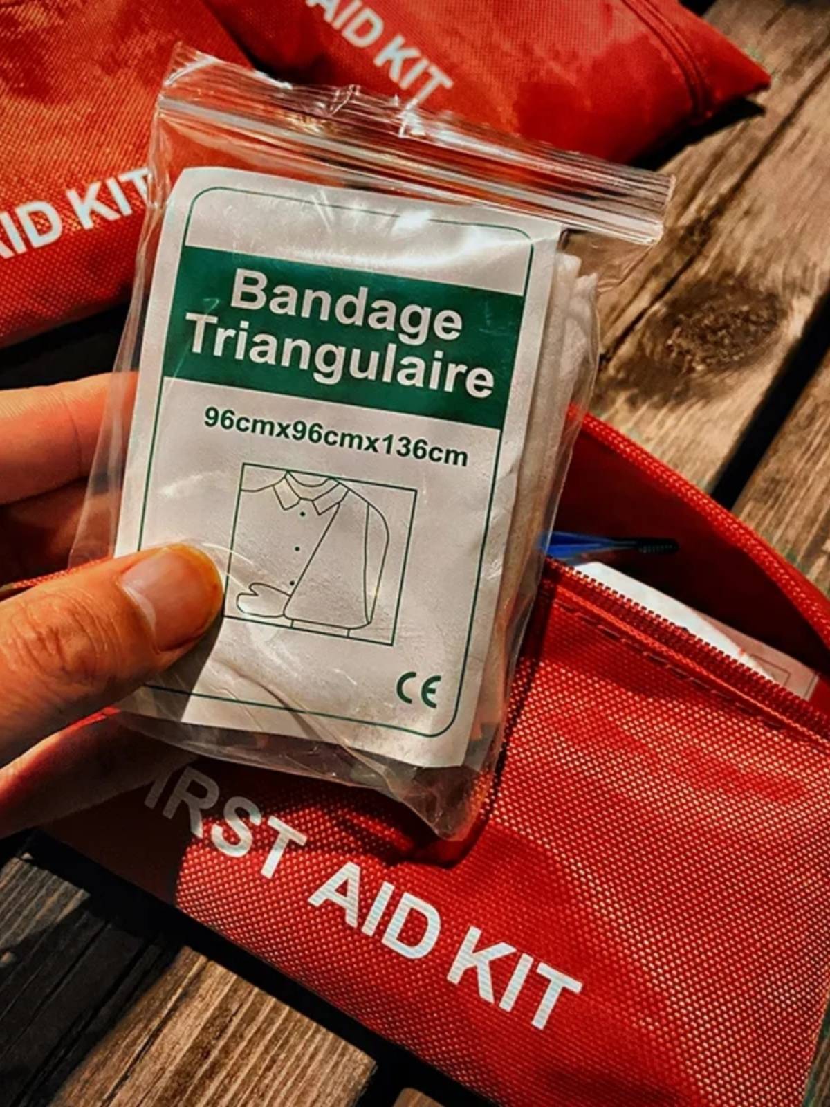 Special offer! Small things!There are 13 sets of sets of convenient outdoor travel travel first aid bags!gift