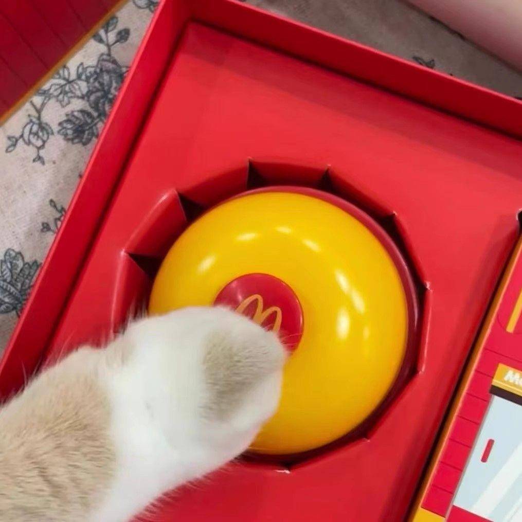 McDonald's bells ring the answering bells, tap the food table bells on the front desk, call the pets to ring the bell