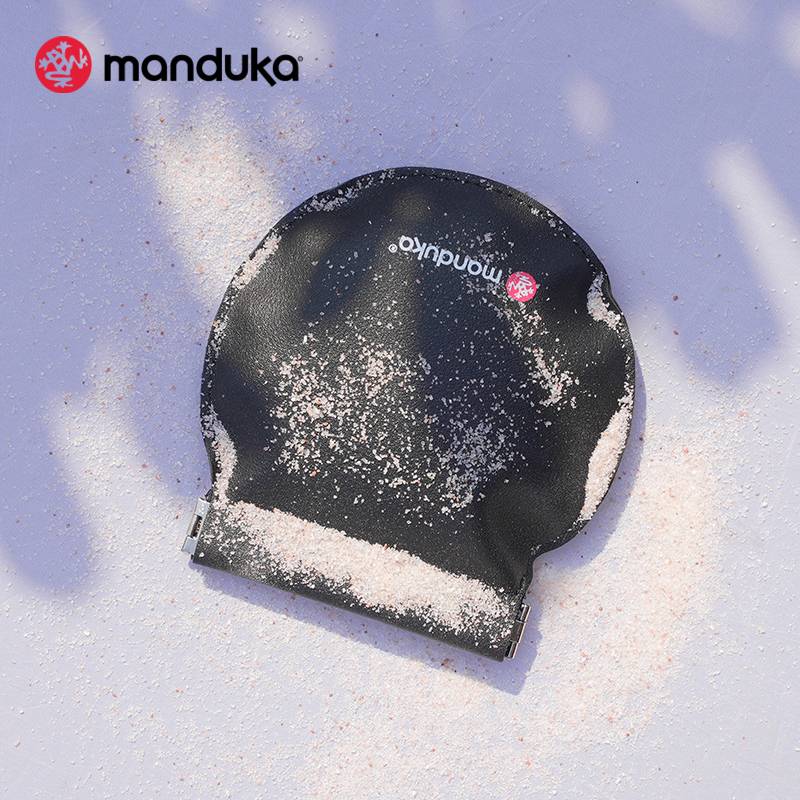 Manduka Break in Himalayan Powder PRO series opening pad salt bag
