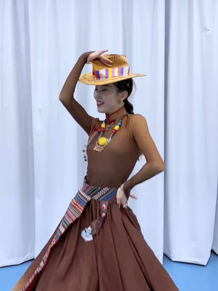 Sun Girl Xiaoying Teacher Xiaoying Same Western Cowboy Hat Tibetan Plaza Dance Dance Performance Proposal