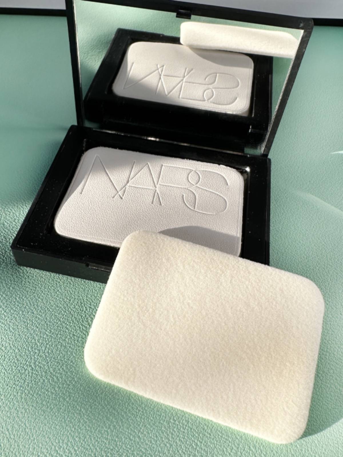 Nars big white cake powder original leather puff replacement installation of NAS Honey powder square oil control long -lasting powder