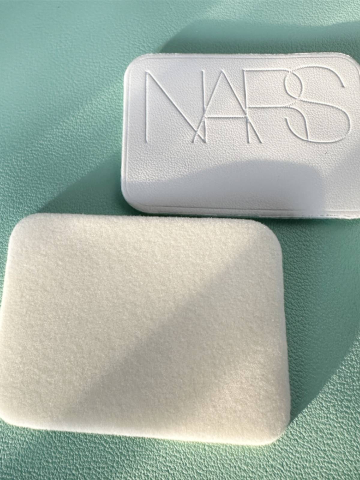 Nars big white cake powder original leather puff replacement installation of NAS Honey powder square oil control long -lasting powder
