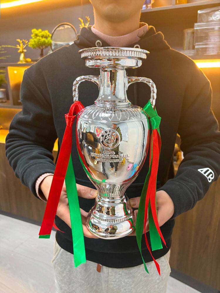 1: 1 European Cup Model Model 2024 German fans decorative body lottery shop layout of the Draomon Cup souvenir