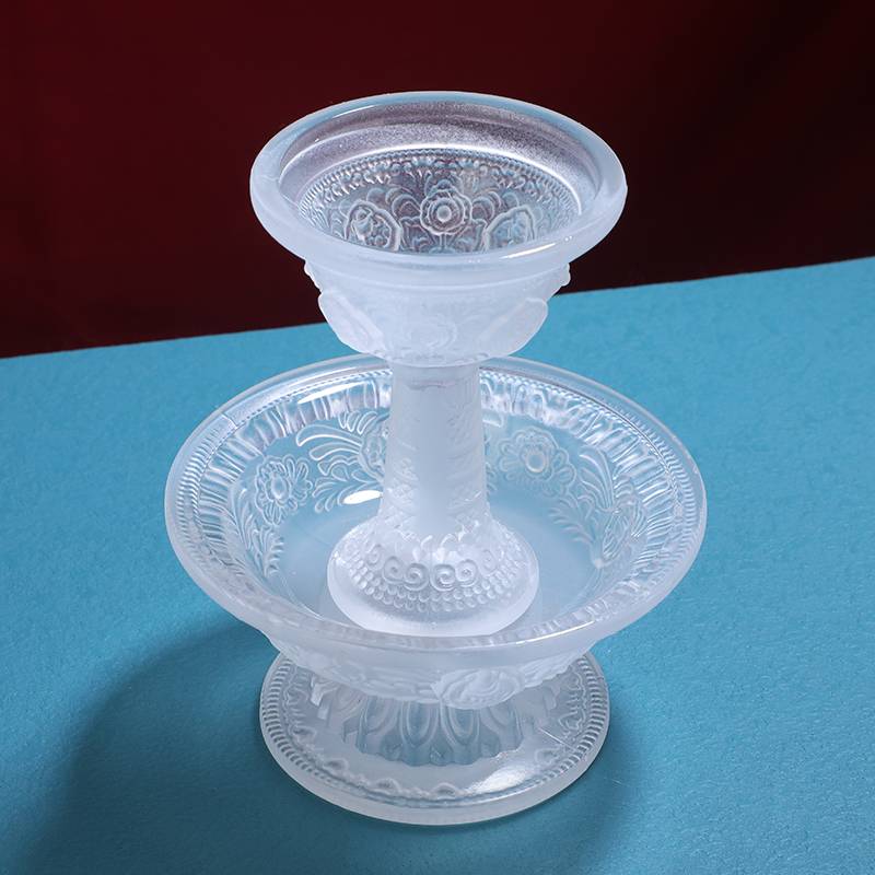 Protecting the French Cup Tantra and Worshiping the French Cup Tibetan Ethnic Products in front of the Buddha's presence of holy water cup glazed care cup