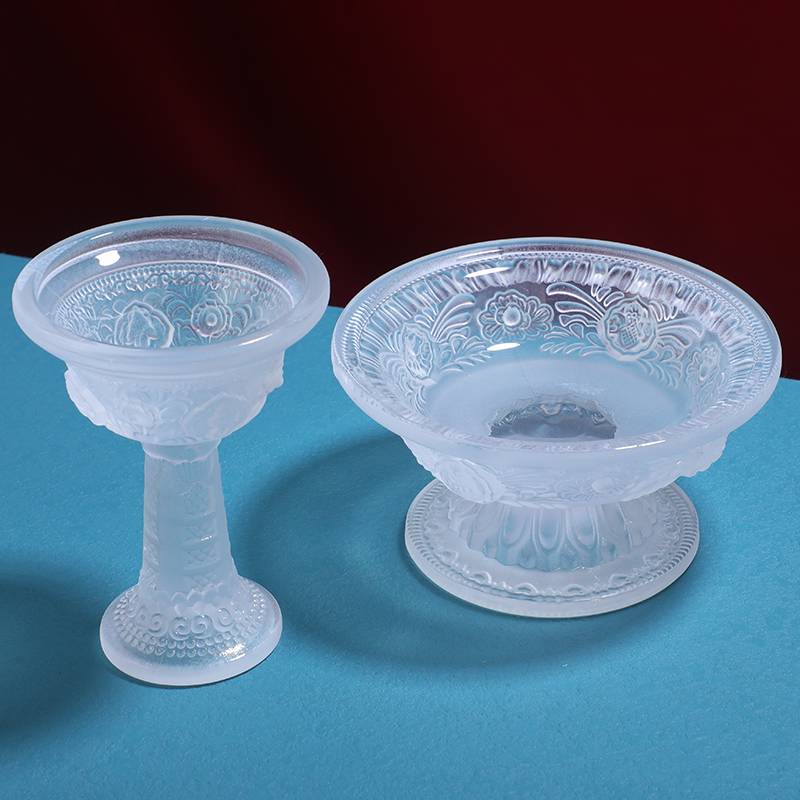 Protecting the French Cup Tantra and Worshiping the French Cup Tibetan Ethnic Products in front of the Buddha's presence of holy water cup glazed care cup