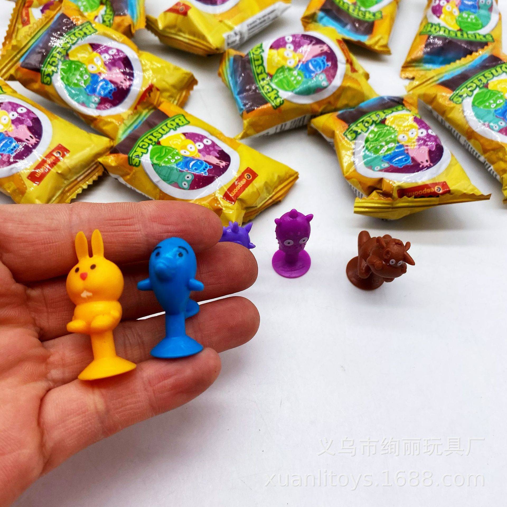 15 blind bag suction cup dolls