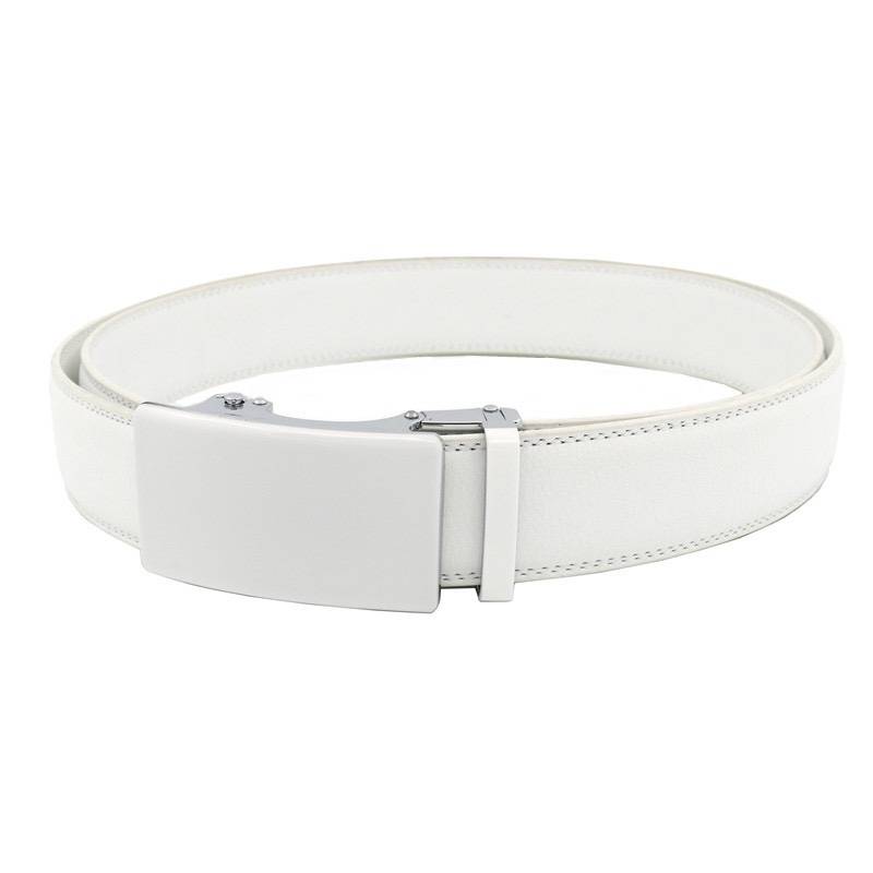 COCKTAIL'S WHITE-SKINNED MAN'S SKIN IS WEARING A KOREAN-STYLE GOLF BELT