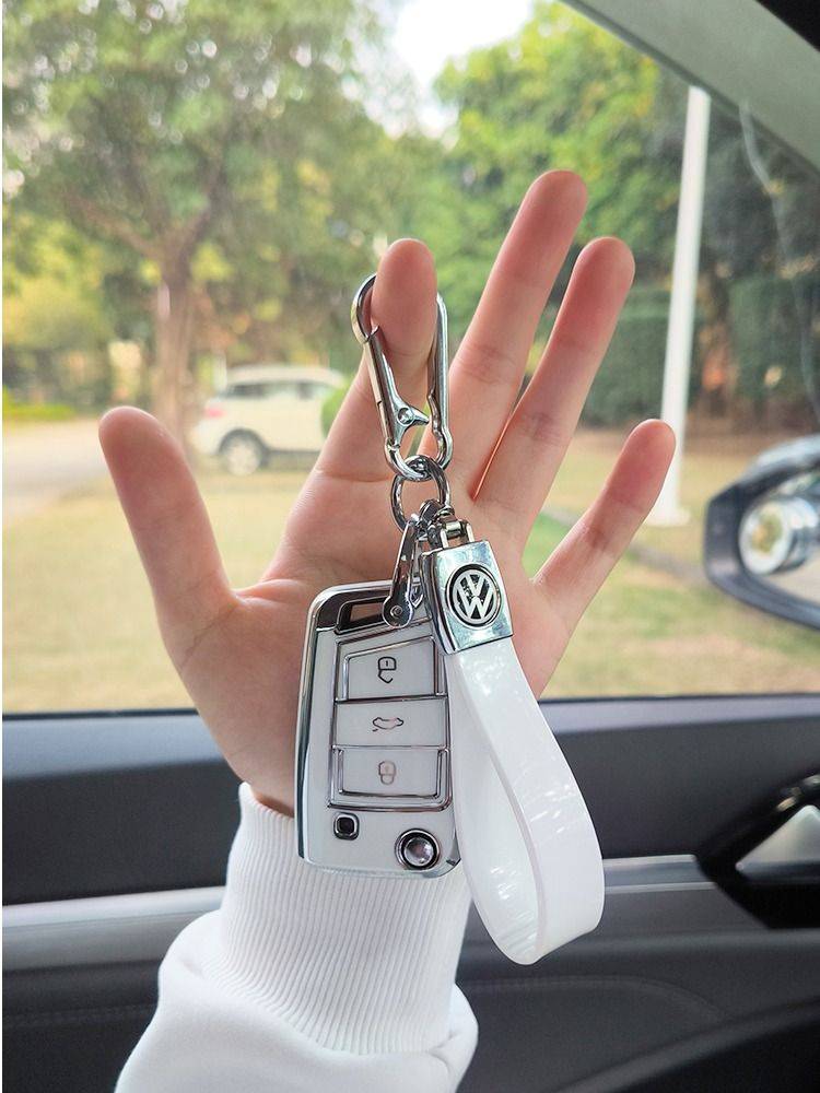 People's key-set husks are coming to see the Santana car